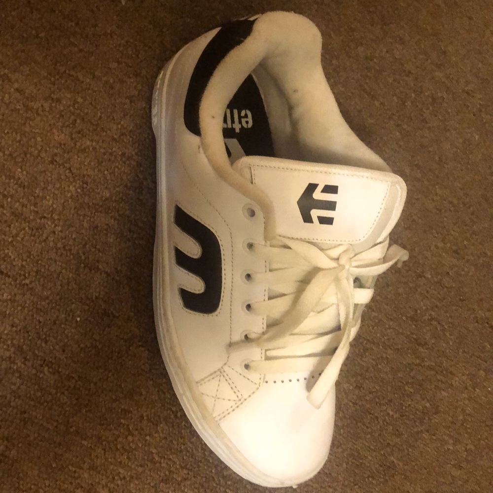 Etnies mens calli cut US mens size 9. Worm once